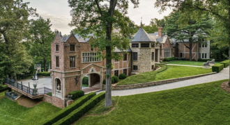 English Tudor near Atlanta in Sandy Springs